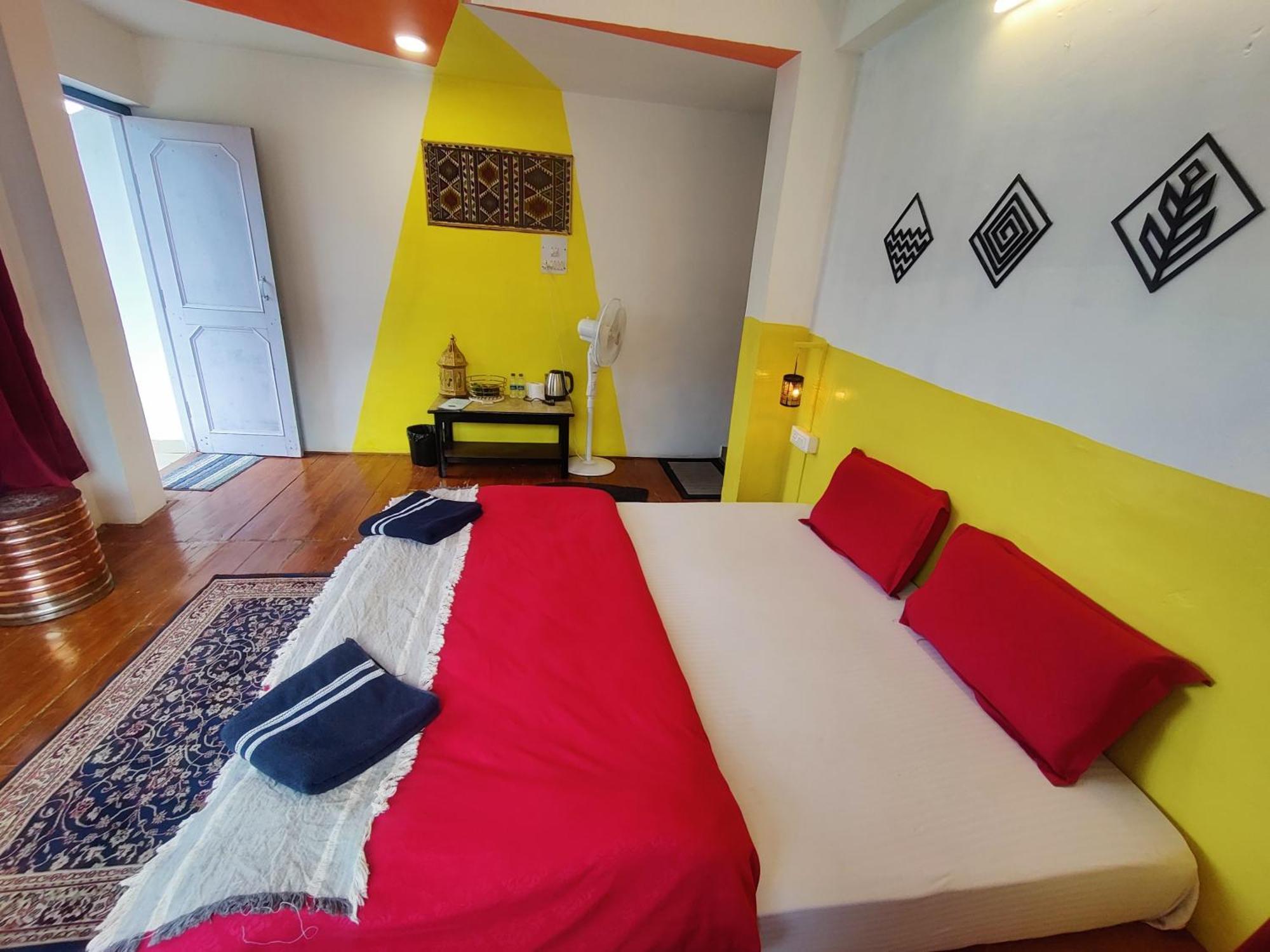 Mitra Mcleodganj Hostel McLeod Ganj Buitenkant foto